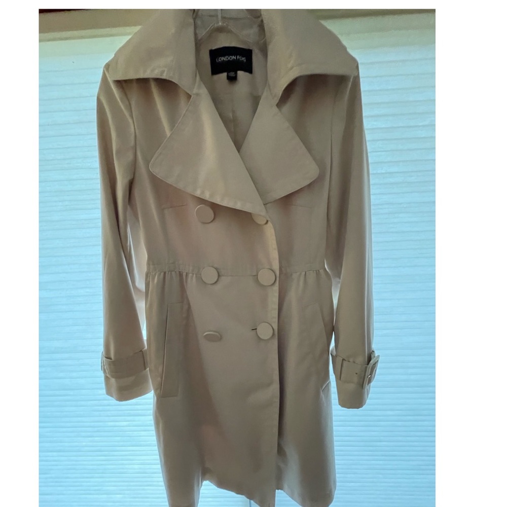 London Fog Raincoat, Cream, Size Petite Small.
